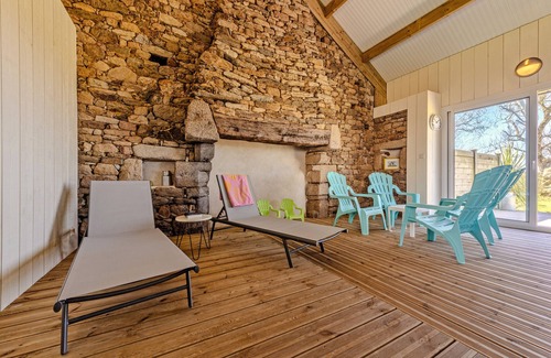 Plouguerneau House | Holiday Home 'Gîte Avec Piscine Privée Chauffée' with Private Terrace, Private Garden and Wi-Fi
