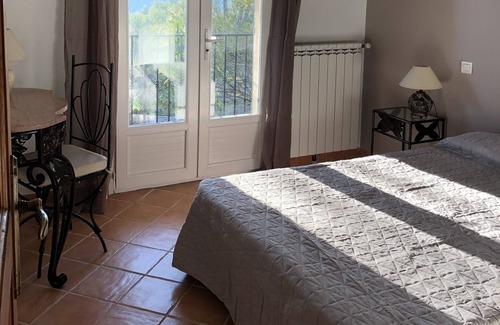 Pierrefeu-du-Var House | Holiday Home "Gite La Colline La Libran" with Shared Pool & Wi-Fi