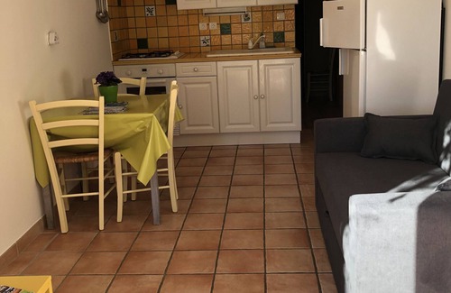 Pierrefeu-du-Var House | Holiday Home 'Gite La Pinede La Libran' with Shared Pool, Wi-Fi and Air Conditioning
