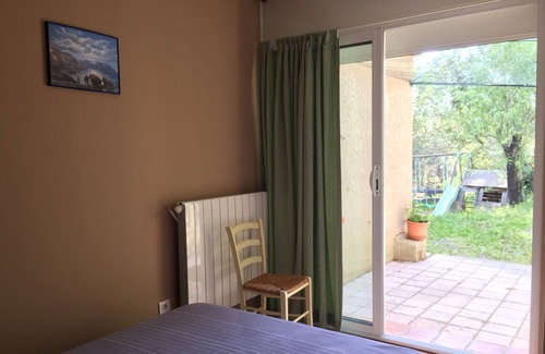 Pierrefeu-du-Var House | Holiday Home 'Gite La Pinede La Libran' with Shared Pool, Wi-Fi and Air Conditioning