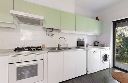 Charneca House | Holiday Home 'Garden House' with Private Garden, Wi-Fi and Air Conditioning