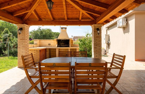 Solanas House | Holiday Home 'Giovanna - Relax Beach 80m' with Sea View, Wi-Fi and Air Conditioning