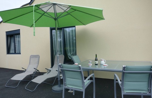 Morieux House | Holiday Home 'Gite 1 L Logis Des Grenouilles' with Private Terrace and Wi-Fi