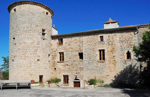 Chassiers House | Holiday Home 'Gite Au Rocher' with Private Pool, Private Terrace and Wi-Fi