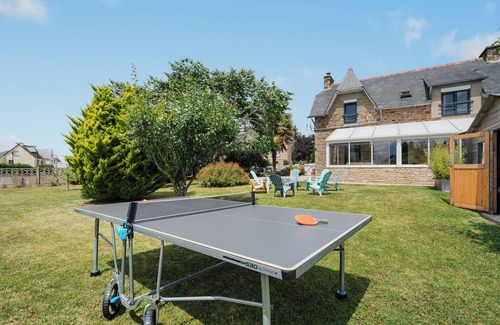 Beaussais-sur-Mer House | Holiday Home 'Gîte De La Tour' with Private Garden and Wi-Fi