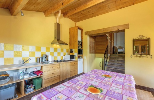 Malbosc House | Holiday Home 'Gite Des Ressources' with Mountain View, Shared Pool and Wi-Fi
