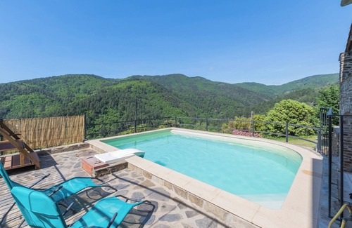 Malbosc House | Holiday Home 'Gite Des Ressources' with Mountain View, Shared Pool and Wi-Fi