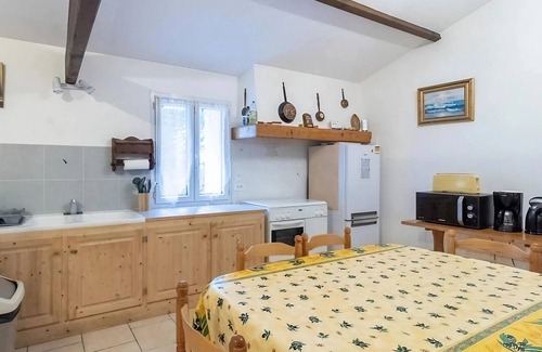 Arces House | Holiday Home 'Gite Du Moulin De La Croix' with Private Terrace and Wi-Fi