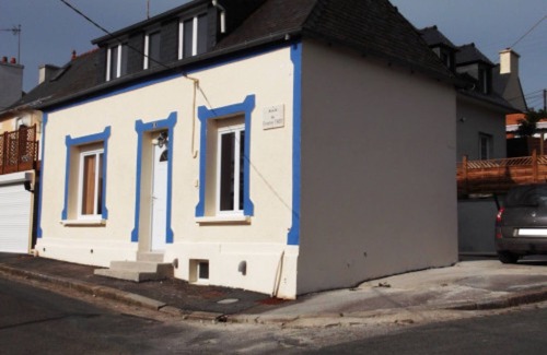 Lannion House | Holiday Home 'Gîte La Maison Bleue 300m Gare Tgv' with Private Terrace and Wi-Fi