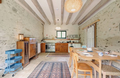 Cuguen House | Holiday Home 'Gite La Villate' with Private Terrace, Private Garden and Wi-Fi