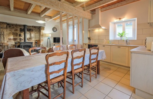 Allemans House | Holiday Home 'Gîte Le Moutat-La Cave' with Private Garden