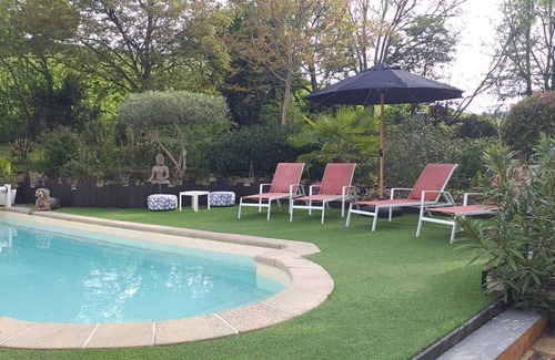 Colayrac-Saint-Cirq House | Holiday Home 'Gîte Malabeille' with Shared Pool, Private Terrace and Wi-Fi