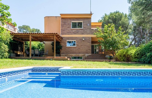 Tarragona House | Holiday Home 'Global Boscos' with Sea and Mountain Views, Private Pool, Terrace, A/C & Wi-Fi