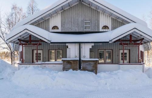 Kehys-Kainuu House | Holiday Home Hallantytär b4 paritalo inc- 2 ski ticke by Interhome