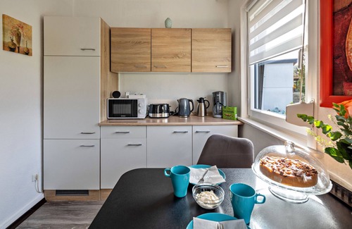 Hannoversch Munden House | Holiday Home 'Haus am Vogelsang' close to Historic Centre with Shared Pool & Wi-Fi