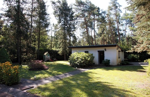 Briesensee House | Holiday Home 'Haus Waldidyll Am Briesensee' with Private Terrace, Private Garden and Wi-Fi