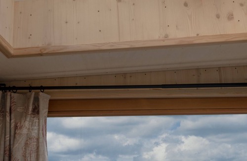 Moorfleet House | Holiday Home 'Hausboot Irene Mit Kamin - Doveelbe' with Lake View, Private Terrace and Wi-Fi