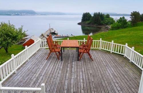 Askvoll House | Holiday Home Havsblikk by Interhome