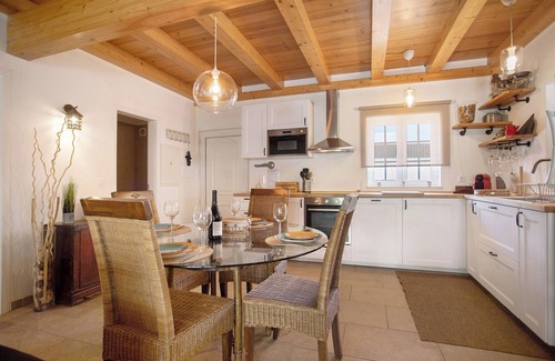 Cartaxo House | Holiday Home 'Holi' with Private Pool, Wi-Fi and Air Conditioning
