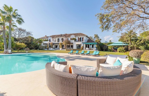 New Golden Mile House | Holiday Home 'Holiday Villa For Rent In Marbella' with Sea View, Wi-Fi and Air Conditioning