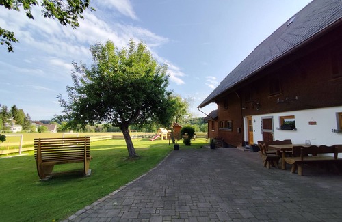 Unterbrand Cottage | Holiday Home 'Hüttenwiesenhof Ketterer' with Private Terrace, Shared Garden and Wi-Fi