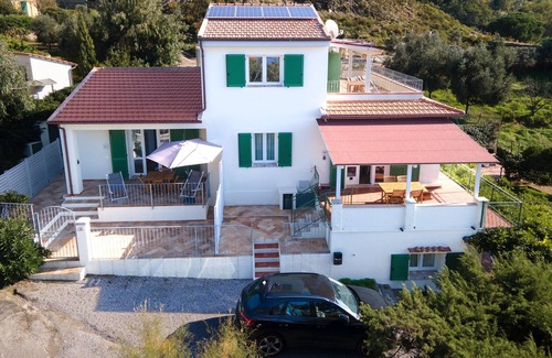 Patresi House | Holiday Home 'Il Timo' with Sea View, Wi-Fi and Air Conditioning