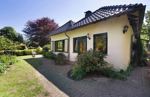 Brueggen House | Holiday Home 'Im Grünen Winkel' with Shared Terrace, Shared Garden and Wi-Fi