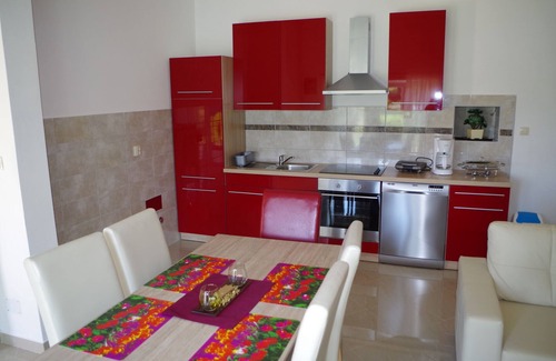 Sajini Apartment | Holiday Home in Šajini with Pool near Beach