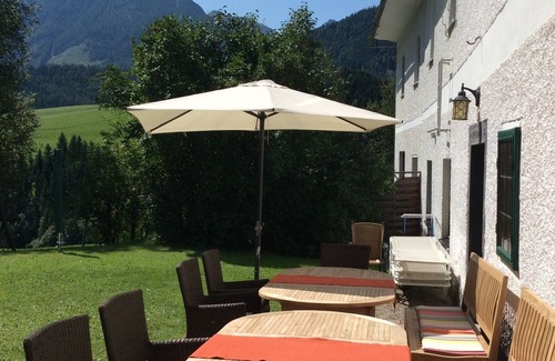 Vorderstoder House | Holiday home in a mountain village with a fantastic mountain backdrop