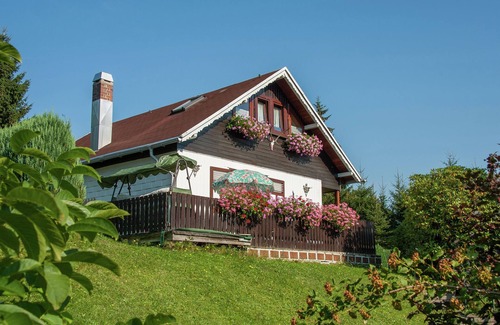 Altenfeld House | Holiday home in Altenfeld Thuringia with garden