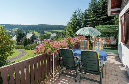 Altenfeld House | Holiday home in Altenfeld Thuringia with garden