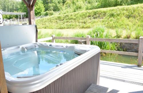 Gembes House | Holiday Home in Bièvre with Terrace, cleaning included