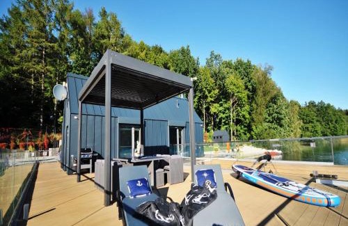 Bytow House | Holiday Home in Bytów by Private Lake, cleaning included