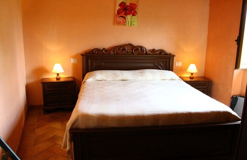 Mulazzo House | Holiday Home in Canossa with Swimming Pool, Garden and Patio