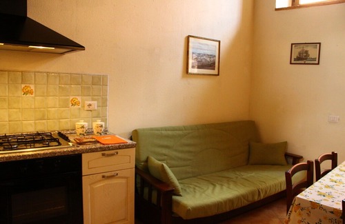 Mulazzo House | Holiday Home in Canossa with Swimming Pool, Garden and Patio