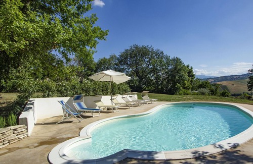 Cossignano House | Holiday Home in Cossignano with Pool