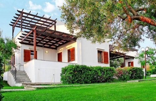 Gerakini House | Holiday home in Gerakini with a balcony or terrace