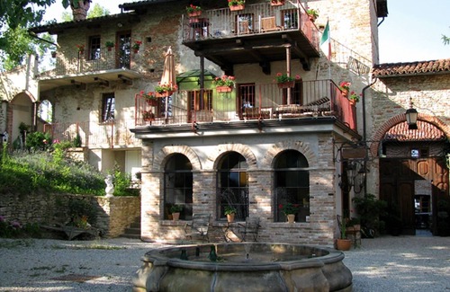Bastia Mondovi Villa | Holiday Home in Langhe with Pool and Terrace