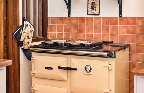 Faversham Cottage | Holiday Home in Kent near Scenic Parks