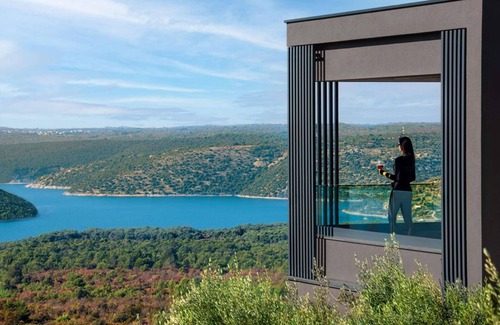 Brovinje House | Holiday Home in Koromacno with views and wellness