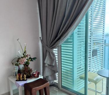Taman Century Apartment | Holiday Home in KSL , 2 Bdrm 2 Bthrm Wifi 4 pax
