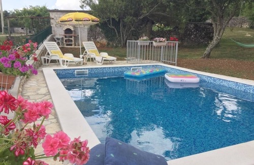 Bartici House | Holiday Home in Labin with Terrace, Air condition, WIFI, Washing machine (4866-1)