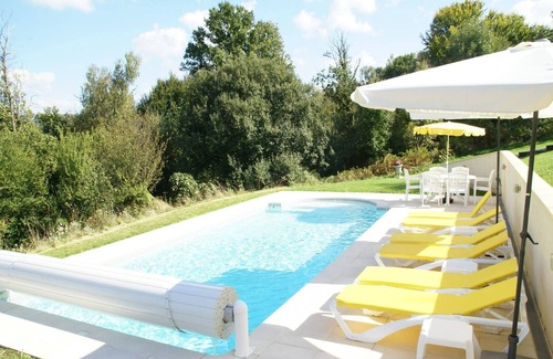 Sussac House | Holiday Home in Limoges with Saltwater Pool