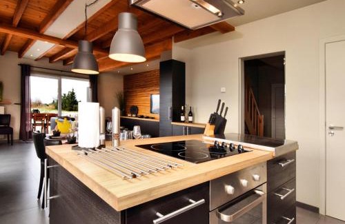 Nadrin House | Holiday Home in Nadrin Filly with Garden