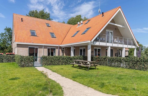 Nes House | Holiday Home in Nes near Vleijen Area