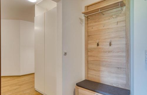 Schonbach Apartment | Holiday Home in Neukirchen with Mountain Views