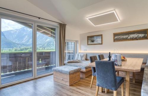 Schonbach Apartment | Holiday Home in Neukirchen with Mountain Views