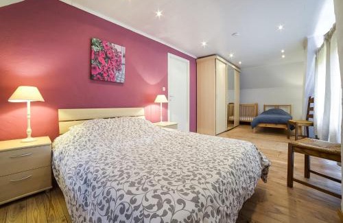 Vleteren House | Holiday Home in Oostvleteren with Garden
