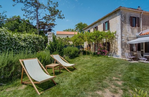 Mali Losinj House | Holiday Home in Osor near Sandy Beach
