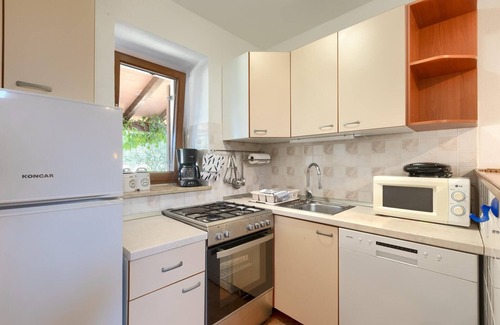 Segotici House | Holiday Home in Šegotići with Private Pool